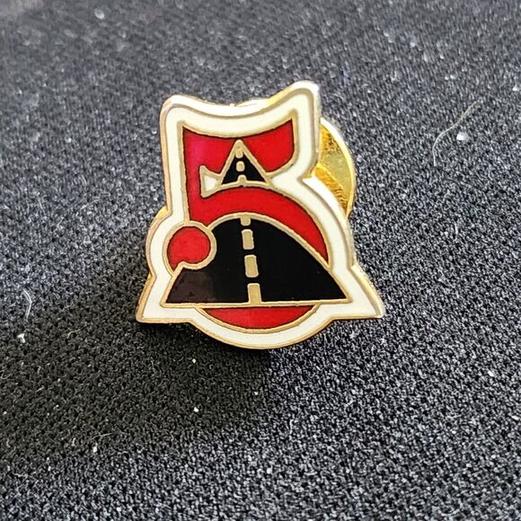 Autozone 5 Year Loyalty Lapel Pin Employee Service Red/White/Black Gold Tone - Picture 1 of 3